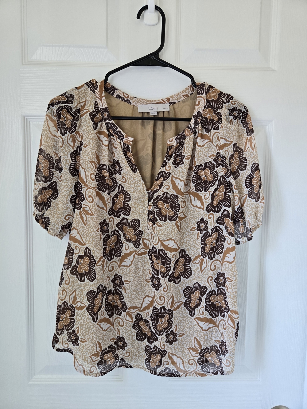 LOFT Women's Beige and Brown Floral Chiffon Blouse Medium Petite